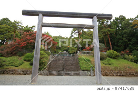 武蔵野陵の紅葉 97417639