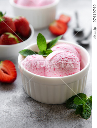 Homemade strawberry ice cream with fresh strawberries Homemade strawberry ice cream with fresh strawberries 97419740