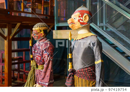 タイの伝統舞踊・仮面劇「コーン」の衣装（猿の兵士と鬼）の写真素材