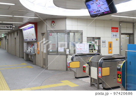 今里筋線の蒲生四丁目駅改札口 97420686