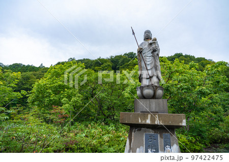 霊場恐山　恐山菩提寺　子抱地蔵尊（青森県むつ市） 97422475