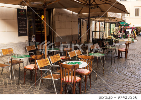 イタリアのオープンカフェ イタリアのオープンカフェ 97423556