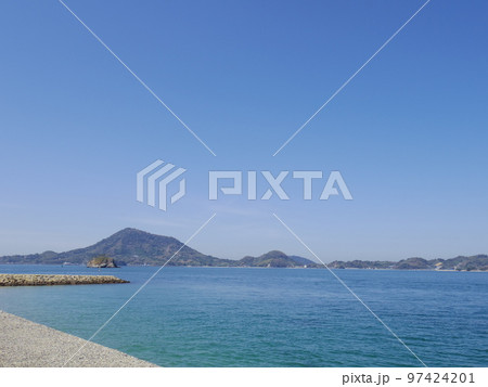 愛媛県松山市高浜地区より望む伊予小富士(興居島) 愛媛県松山市高浜地区より望む伊予小富士(興居島) 97424201