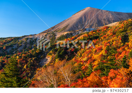 《福島県》紅葉の天狗の庭・秋の磐梯吾妻スカイライン《紅葉最盛期》 97430257