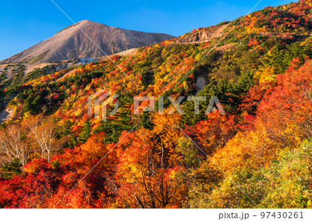 《福島県》紅葉の天狗の庭・秋の磐梯吾妻スカイライン《紅葉最盛期》 《福島県》紅葉の天狗の庭・秋の磐梯吾妻スカイライン《紅葉最盛期》 97430261