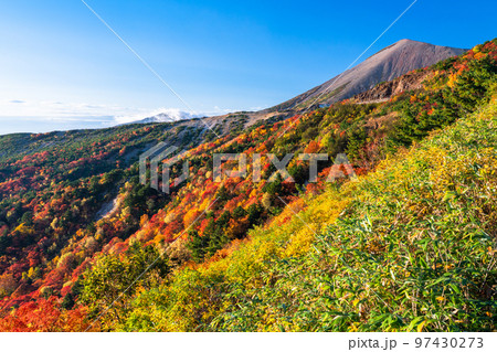 《福島県》紅葉の天狗の庭・秋の磐梯吾妻スカイライン《紅葉最盛期》 97430273