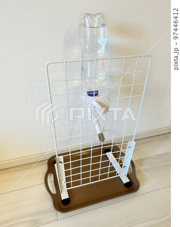 犬の水飲みスタンドを100均の材料でDIY 犬の水飲みスタンドを100均の材料でDIY 97446412