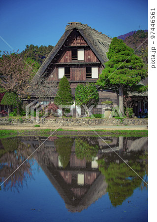 岐阜県白川村 秋の白川郷の風景 岐阜県白川村 秋の白川郷の風景 97446561