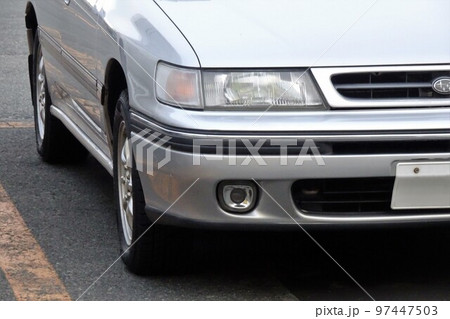 自動車イメージ　スバル初代レガシィツーリングワゴンのフロントマスク 97447503