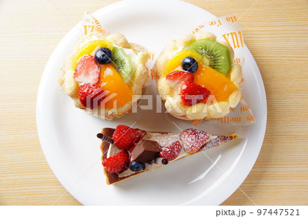 フルーツケーキ 洋菓子 フルーツケーキ 洋菓子 97447521