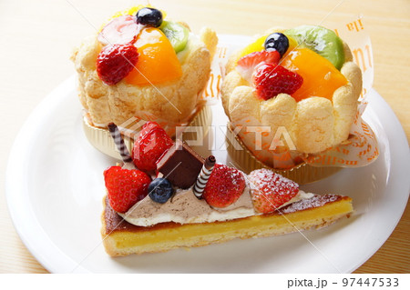 フルーツケーキ 洋菓子 フルーツケーキ 洋菓子 97447533