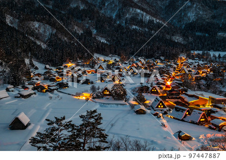 冬の白川郷(夜景) 冬の白川郷(夜景) 97447887