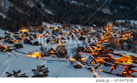 冬の白川郷（夜景） 97447916