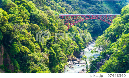 第一白川橋梁と阿蘇長陽大橋「新緑の山間森　絶景風景」 97448540