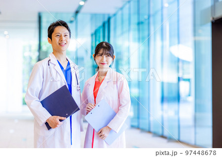 医者　男女　撮影協力「LINK FOREST」 97448678