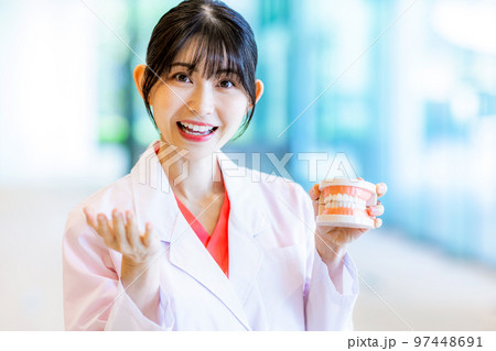 歯医者　女医　撮影協力「LINK FOREST」 97448691