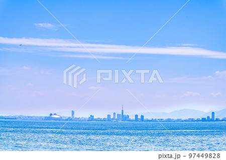 最高に美しい夏空を背景に観光名所:志賀島から観る風景 最高に美しい夏空を背景に観光名所:志賀島から観る風景 97449828