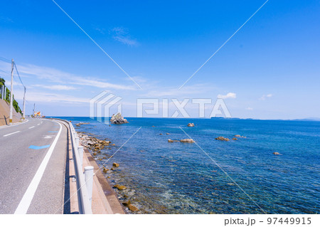 最高に美しい夏空を背景に観光名所:志賀島から観る風景 最高に美しい夏空を背景に観光名所:志賀島から観る風景 97449915
