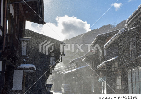 雪景色の中山道木曽路 奈良井宿 雪景色の中山道木曽路 奈良井宿 97451198