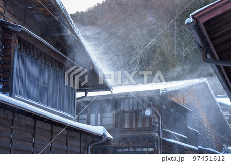 雪景色の中山道木曽路 奈良井宿 雪景色の中山道木曽路 奈良井宿 97451612