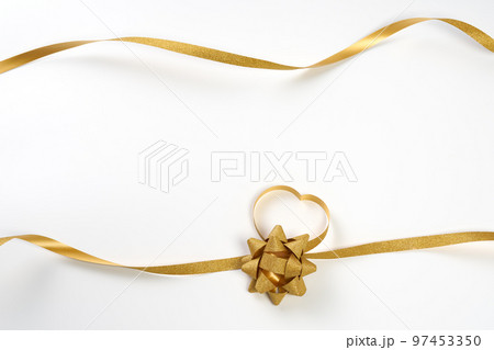 金のリボン 白背景 金のリボン 白背景 97453350