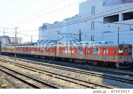 東武東上線 寄居駅(8000系復刻塗装) 東武東上線 寄居駅(8000系復刻塗装) 97453427