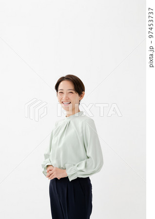 女性　白バック 97453737