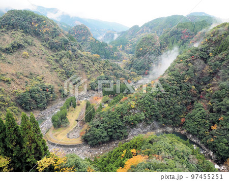鮎の瀬大橋から見た秋の風景 熊本県上益城郡山都町菅 鮎の瀬大橋から見た秋の風景 熊本県上益城郡山都町菅 97455251