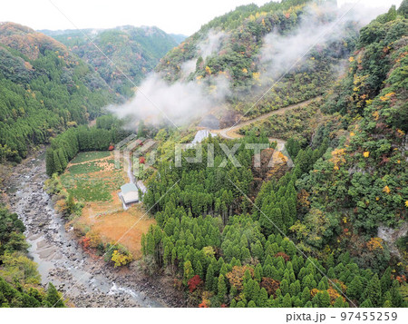 鮎の瀬大橋から見た秋の風景　熊本県上益城郡山都町菅 97455259