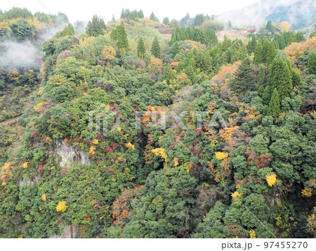 鮎の瀬大橋から見た秋の風景　熊本県上益城郡山都町菅 97455270