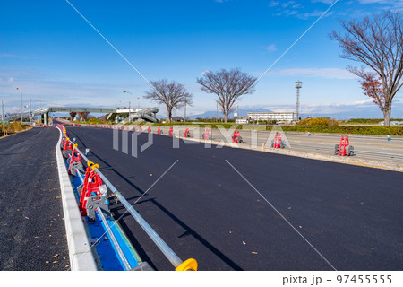 幹線道路の車線を増やす工事 国道17号上武道路下り方向 2022.12 a-1 幹線道路の車線を増やす工事 国道17号上武道路下り方向 2022.12 a-1 97455555