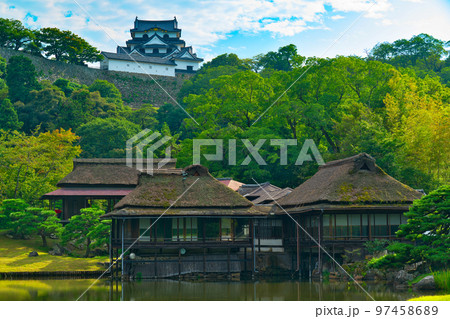 【日本100名城】彦根城　玄宮園の八景亭と彦根城天守1　滋賀県彦根市 97458689