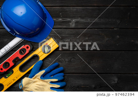 Hardhat and gloves of construction worker top view 97462394