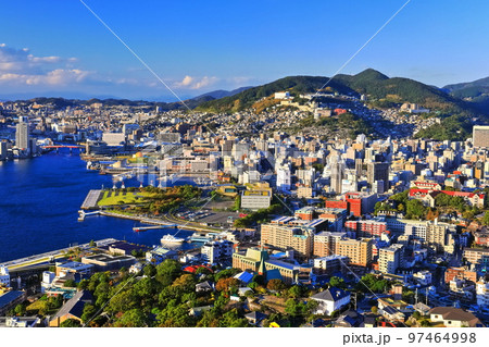 【長崎県】鍋冠山から見た晴天の長崎の眺望 【長崎県】鍋冠山から見た晴天の長崎の眺望 97464998