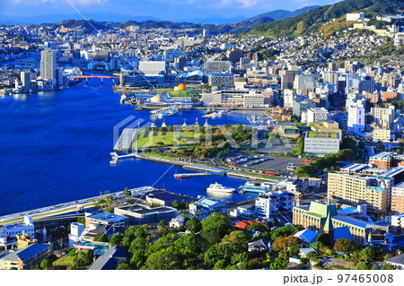 【長崎県】鍋冠山から見た晴天の長崎の眺望 【長崎県】鍋冠山から見た晴天の長崎の眺望 97465008