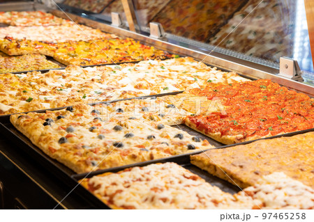 イタリアのピザ屋さんのカットピザの販売 イタリアのピザ屋さんのカットピザの販売 97465258