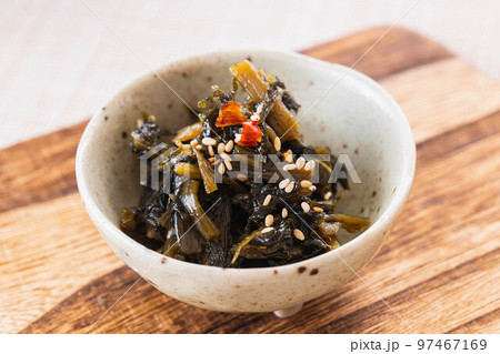 小鉢に盛った稲核菜の漬物 小鉢に盛った稲核菜の漬物 97467169