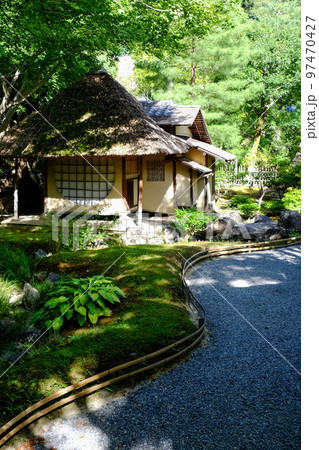 京都の高台寺の和風庭園 97470427