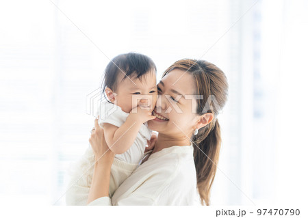赤ちゃんとお母さん 赤ちゃんとお母さん 97470790
