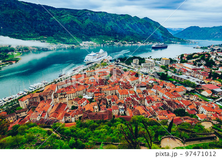 モンテネグロ　世界遺産　コトル 97471012