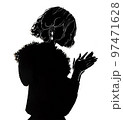 コートを着た女性のイラスト 97471628