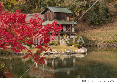 岡山の後楽園・津山の衆楽園と並ぶ岡山県指定名勝の近水園 97471775