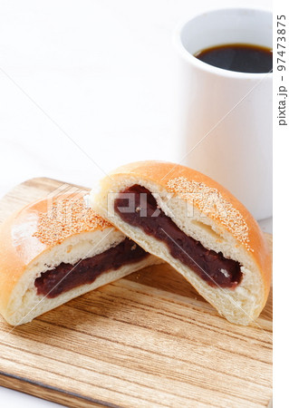 あんぱんとコーヒーの軽食 あんぱんとコーヒーの軽食 97473875