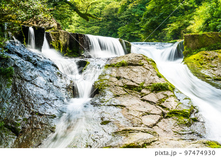 黎明の滝(れいめいのたき)美しい渓流・渓谷・清流の夏景色「観光名所:菊池渓谷」日本・熊本県菊池市 黎明の滝(れいめいのたき)美しい渓流・渓谷・清流の夏景色「観光名所:菊池渓谷」日本・熊本県菊池市 97474930