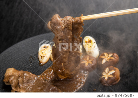 すきやき　 sukiyaki with high-quality Japanese food 97475687