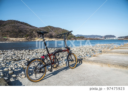 折りたたみ自転車 (愛知県犬山市木曽川河川敷) 折りたたみ自転車 (愛知県犬山市木曽川河川敷) 97475923
