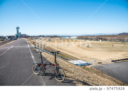 折りたたみ自転車 (愛知県江南市木曽川河川敷) 折りたたみ自転車 (愛知県江南市木曽川河川敷) 97475926
