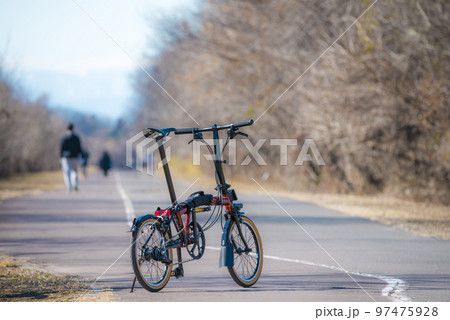 折りたたみ自転車 (愛知県江南市木曽川河川敷) 折りたたみ自転車 (愛知県江南市木曽川河川敷) 97475928
