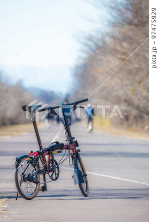 折りたたみ自転車 (愛知県江南市木曽川河川敷) 折りたたみ自転車 (愛知県江南市木曽川河川敷) 97475929