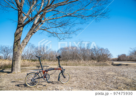 折りたたみ自転車 (愛知県江南市木曽川河川敷) 折りたたみ自転車 (愛知県江南市木曽川河川敷) 97475930